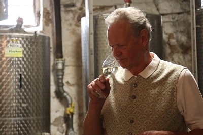 WinzerHeinzmitseinemWein