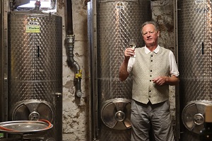 WinzerHeinzmitseinemWein